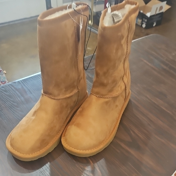 Stylish Cognac Suede Boots - Picture 4 of 7